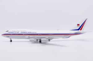 JC Wings 1:200 China Airlines Boeing B747-400 "Flaps Up" 3B-SMC (XX20660)