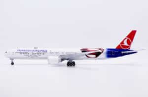 JC Wings 1:200 Turkish Airlines Boeing B777-300(ER) "Batman v Superman" TC-JJN (XX20704)
