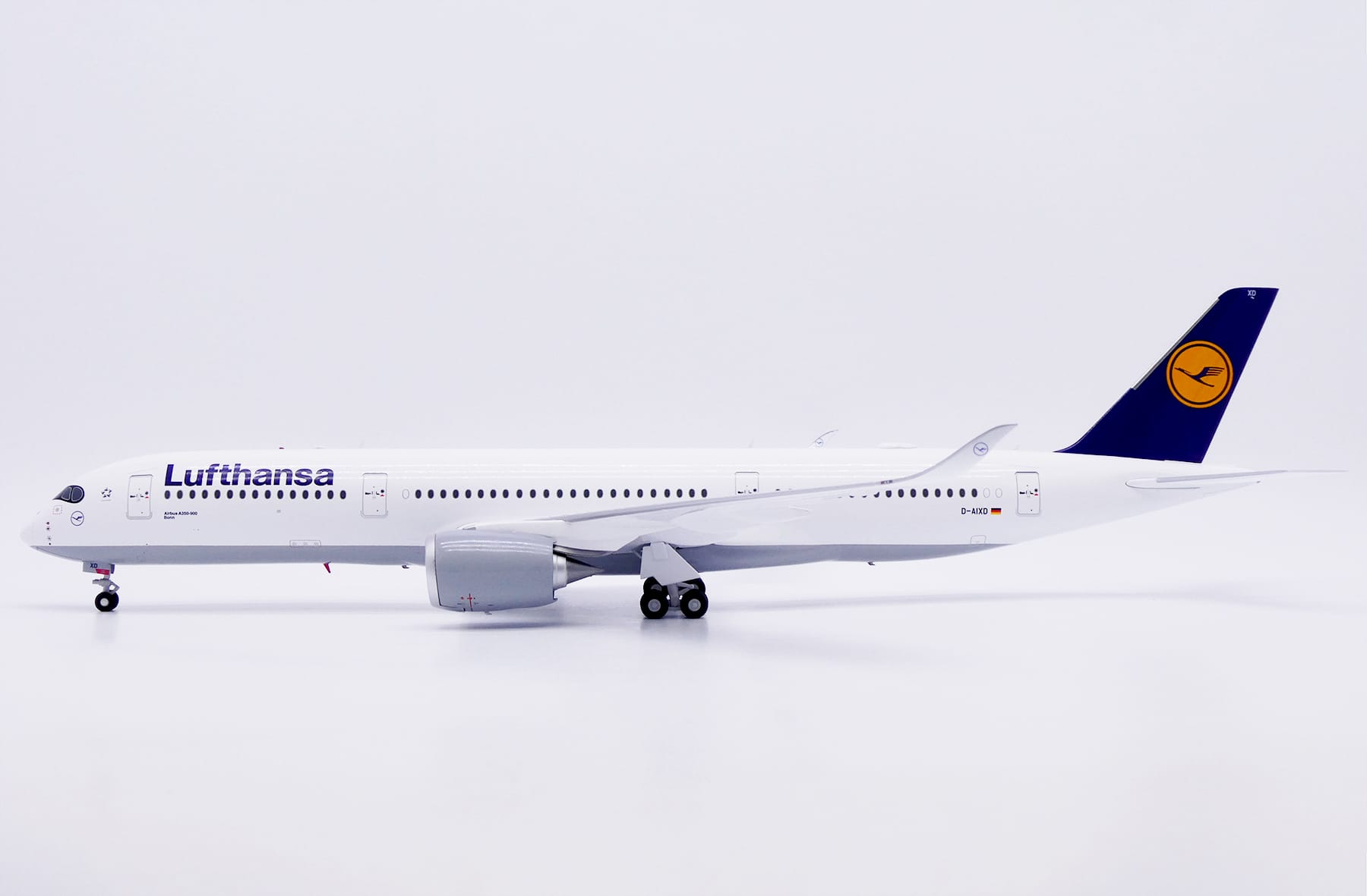 JC Wings 1:200 Lufthansa Airbus A350-900 XWB "Bonn - Flaps Up" D-AIXD (XX20833)