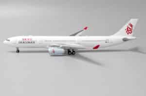 JC Wings 1:400 Dragonair Airbus A330-300 B-HLJ (EW4333003)