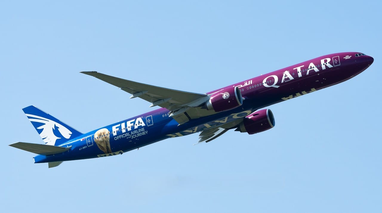 JC Wings 1:200 Qatar Airways Boeing B777-300(ER) "FIFA Airline of the Journey - Flaps Down" A7-BEH (SA2130A)