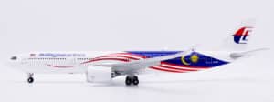 JC Wings 1:200 Malaysia Airlines Airbus A330-900neo 9M-MNH (XX20503)