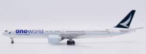 JC Wings 1:400 Cathay Pacific Boeing B777-300(ER) "OneWorld - Flaps Up" B-KQL (SA4057)