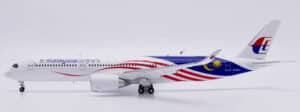 JC Wings 1:400 Malaysia Airlines Airbus A350-900 XWB "Flaps Down" 9M-MAG (XX40816A)
