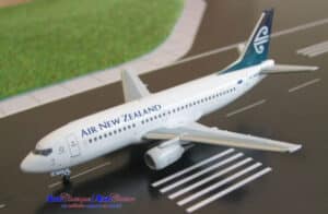 AeroClassics 1:400 Air New Zealand Boeing B737-300 ZK-NGM (ACZKNGM)