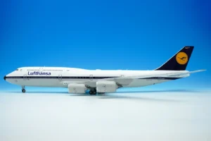 SQ Wings 1:200 Lufthansa Boeing B747-8i "Retro - Flaps Down" D-ABYT (L2056FDv2)