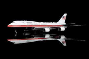 SQ Wings 1:200 United States Air Force (USAF) Boeing VC-25B Bridge (B747-8i) "Flaps Down" 25-33000 (L2418FD)
